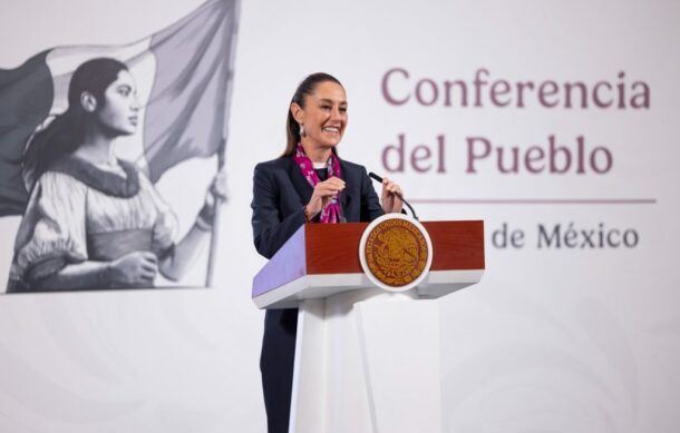 Firma Sheinbaum decretos para beneficio de los maestros