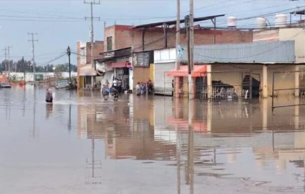 Por tercer día, Tlaquepaque y Tlajomulco abandonan a vecinos inundados en Toluquilla