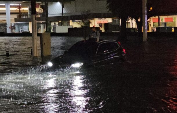 Lluvia deja inundaciones y colapsos viales en la ciudad