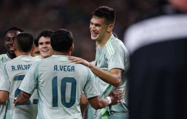 La Selección Mexicana vence a Surinam 2-0, pero sigue sin convencer