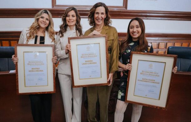 Entregan premio Irene Robledo 2025 a tres tapatías destacadas