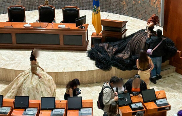 Desata polémica presencia de quinceañeras en Congreso