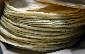 Sheinbaum descarta alza en el precio de la tortilla