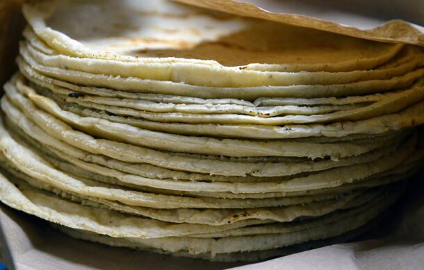 Acuerdan estabilizar el precio de la tortilla en México