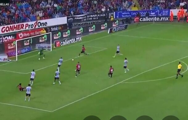 Atlas no aprovecha 2 regalos del portero de Cruz Azul y terminan 3-3