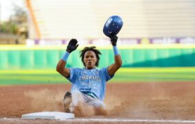 Charros vence a los Acereros y se aferra a los playoffs
