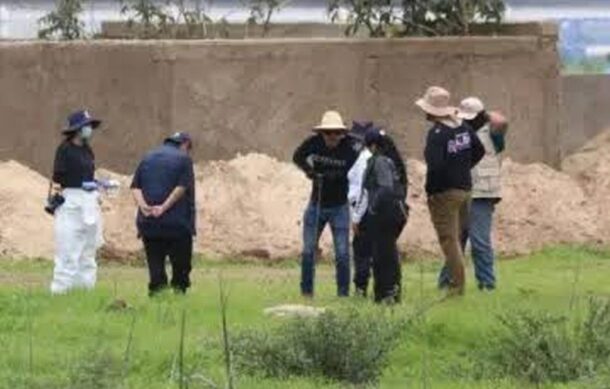 Suman 54 cuerpos extraídos de fosa de Las Agujas