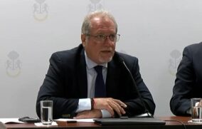 Expolicía con antecedentes por desaparición, uno de los implicados en asesinato de familia