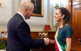 Sheinbaum se reúne con embajador de EU