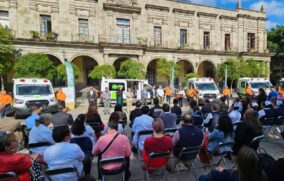 Entregan siete ambulancias a Servicios Médicos de GDL