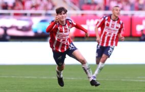 ¡Con dos goles de la Hormiga! Chivas vence 4-3 al San Luis