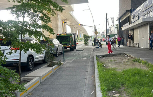 Ciclistas pelean con peatones sobre avenida Ávila Camacho