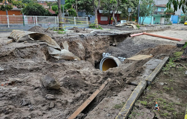 Avanzan reparaciones del megasocavón en avenida Malecón; vialidad podría reabrir esta semana