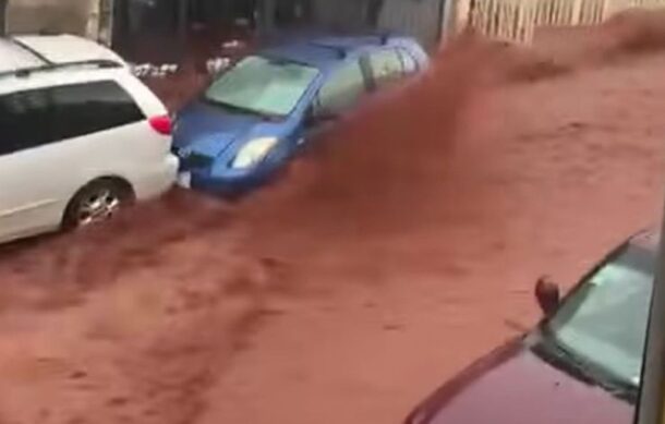 Tormenta en Tepatitlán arrastra vehículos y deja viviendas inundadas