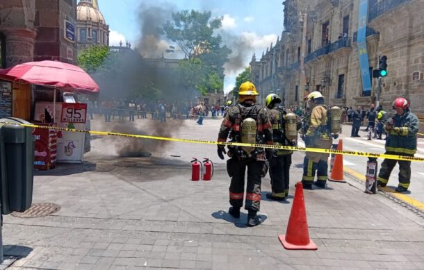 Evacuan Palacio de Gobierno y edificios cercanos por incendio en registro de la CFE