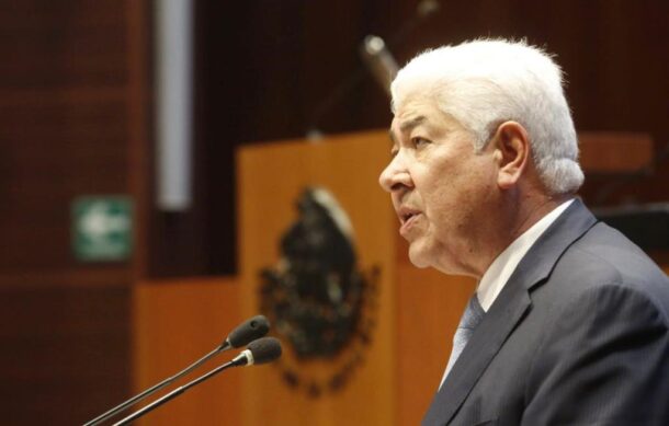 Panistas proponen legislar para que mexicanos no paguen por medicinas