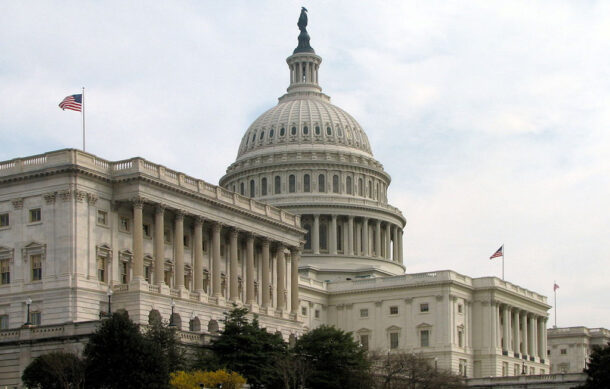 Senado de Estados Unidos aprueba ley fiscal con millonario refuerzo a agenda antimigrante