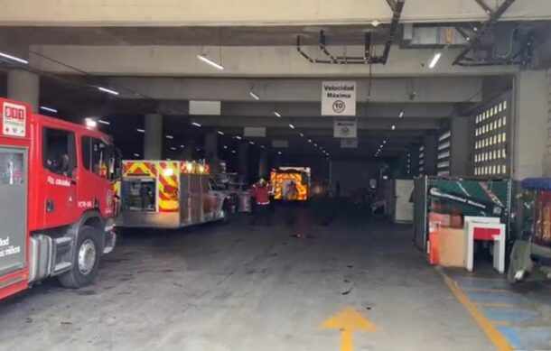 Cae trabajador de una azotea de ocho metros en centro comercial