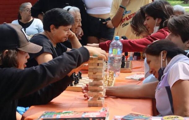 Vejez no es sinónimo de enfermedad: especialistas