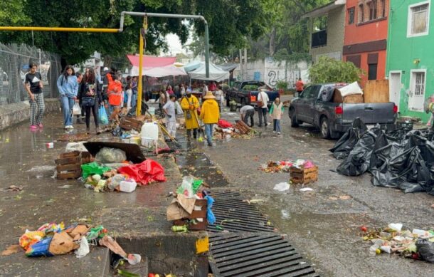 Lluvia provoca caos en el tianguis de Circunvalación Belisario