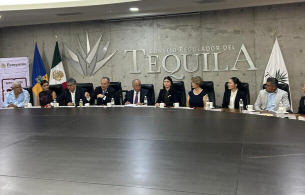 Entregan certificados “Hecho en México” a 16 tequileras