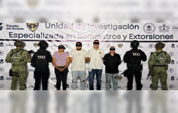 Detienen y trasladan a Puente Grande a defraudadores colombianos