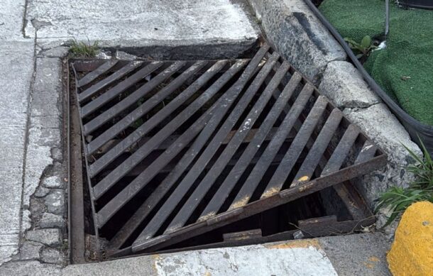 Vecinos alertan sobre alcantarilla abierta en la Col. Vallarta San Jorge