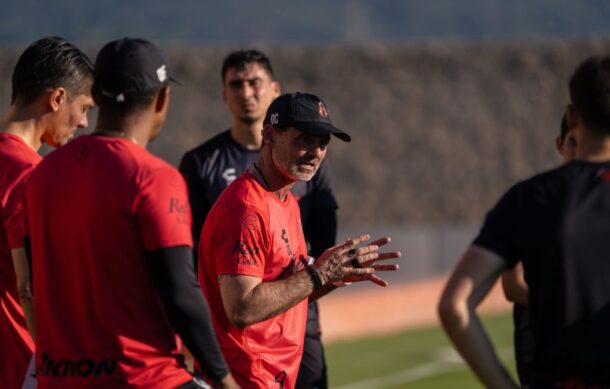 “La gente de Atlas me quiere, la de Chivas me respeta”: Diego Cocca