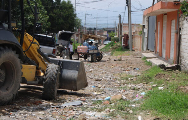 El Salto inicia rehabilitación de calles en Santa Rosa para prevenir inundaciones