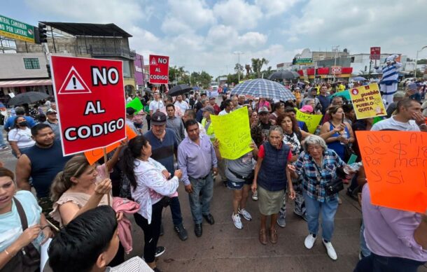 Comerciantes inconformes de Tonalá cierran Av. Tonaltecas