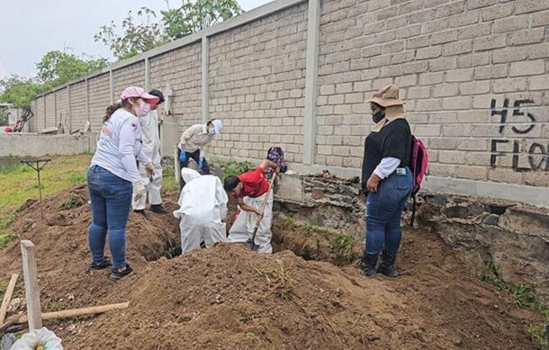 Buscadoras exhiben contradicciones sobre fosa clandestina en San Sebastianito