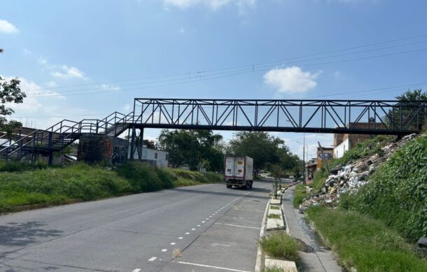 Vecinos denuncian puente a medias sobre av. Malecón