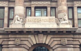 Banxico mejora pronóstico de crecimiento económico para 2026