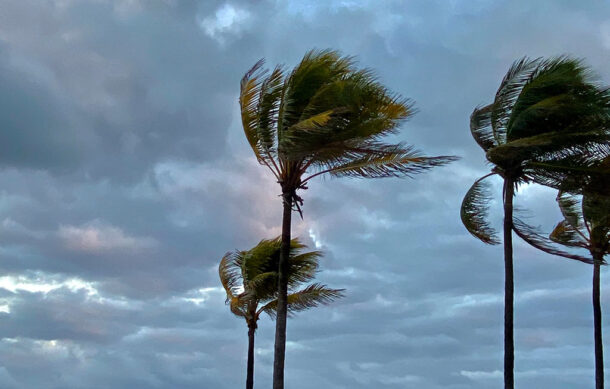 Prevén doble impacto de la tormenta tropical “Lorena” en México