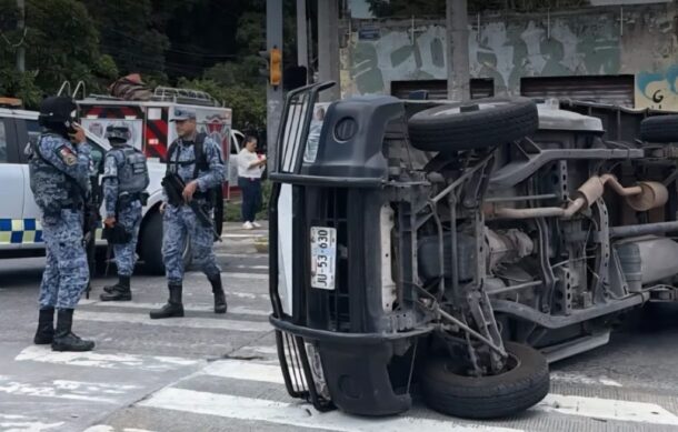 Se registra fuerte choque entre una unidad de la SEDENA y una camioneta particular en GDL