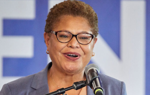 Karen Bass: “Los Ángeles está unido contra ofensiva migratoria de Trump”