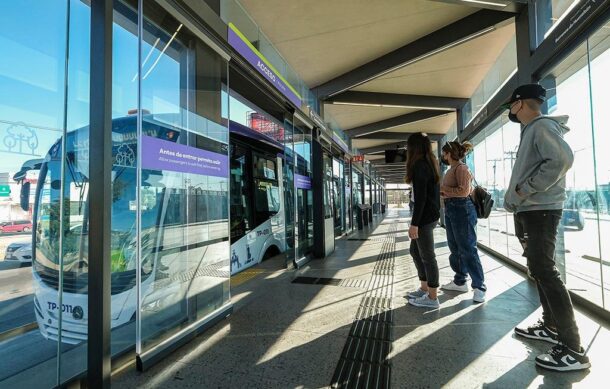 Roban efectivo de máquina de recarga en estación del Peribús