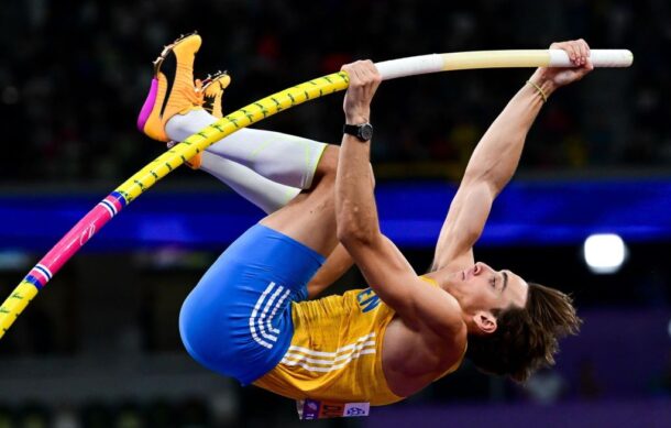 Armand Duplantis rompe el récord mundial de salto con pértiga por decimocuarta ocasión
