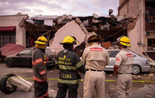 Socavón causa derrumbe en GDL