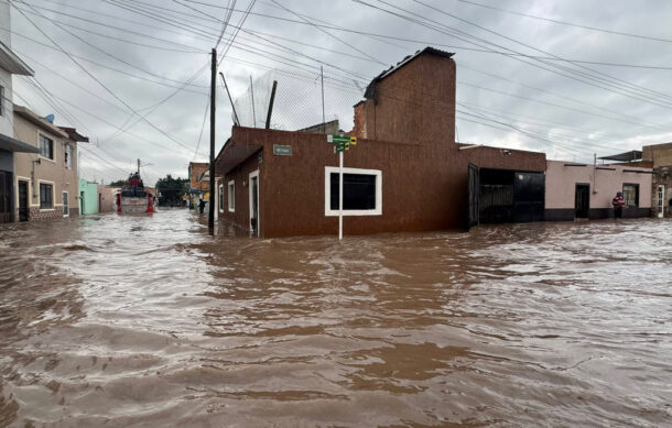 Suman 450 casas afectadas por inundaciones en Tototlán