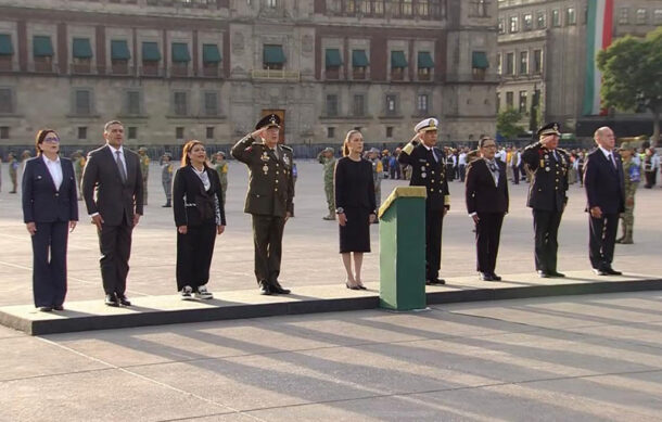 Sheinbaum encabeza ceremonia en el zócalo en memoria de las víctimas de los terremotos