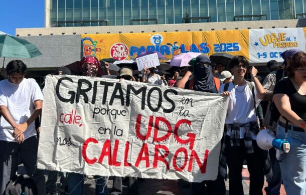 Estudiantes de la UdeG marchan exigiendo justicia y disolución de la FEU