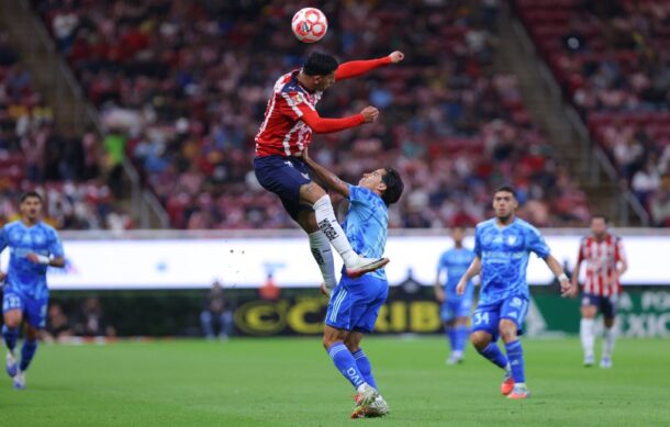 Chivas perdona y empata con Tigres; cancha pasa prueba tras intensa lluvia