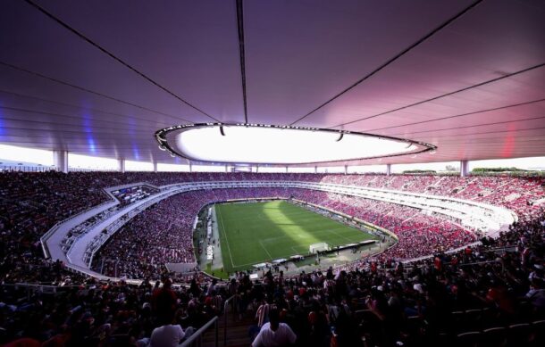 Aceptan en Chivas que cancha del estadio pasó prueba importante y FIFA lo reconoce