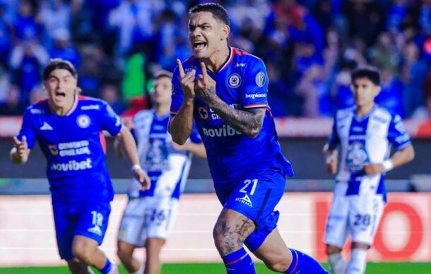 Cruz Azul vence al Pachuca y se va a la cima de la Liga MX