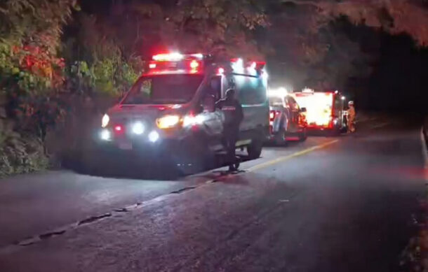 Muere conductor al desbarrancarse tras choque múltiple en carretera a Saltillo