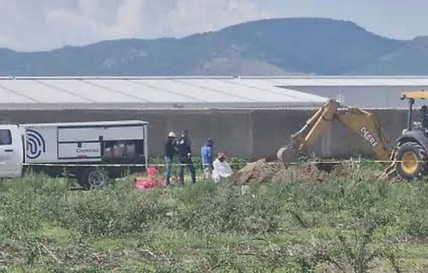 Encuentran más bolsas con restos en fosa de Las Agujas