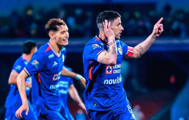 Remonta Cruz Azul para derrotar al América y amanece como sublíder general