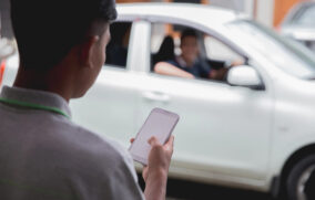 Aclara SICT que Uber no tiene autorización para operar en aeropuertos