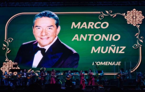 Realizan homenaje a Marco Antonio Muñiz en las Fiestas de Octubre